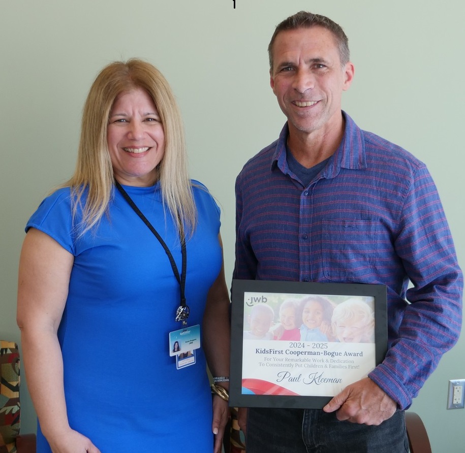 JWB COO Karen Boggess presents Paul Kleeman with the 2025 KidsFirst Award